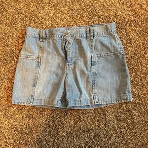 EUC. Tommy Hilfiger light denim shorts. Size 12.